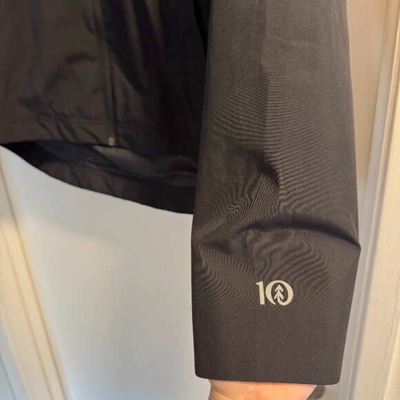 Tentree Nimbus Short Rain Jacket Black Recycled Materials - Picture 3 of 11